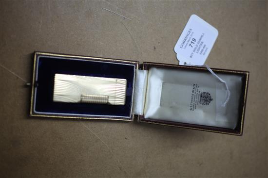 A 1960s 9ct gold Dunhill lighter, approx. 2.5in.